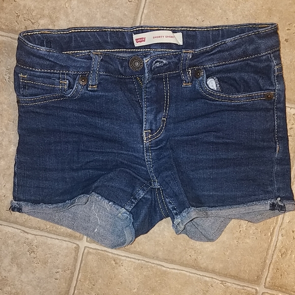 girls levi shorts